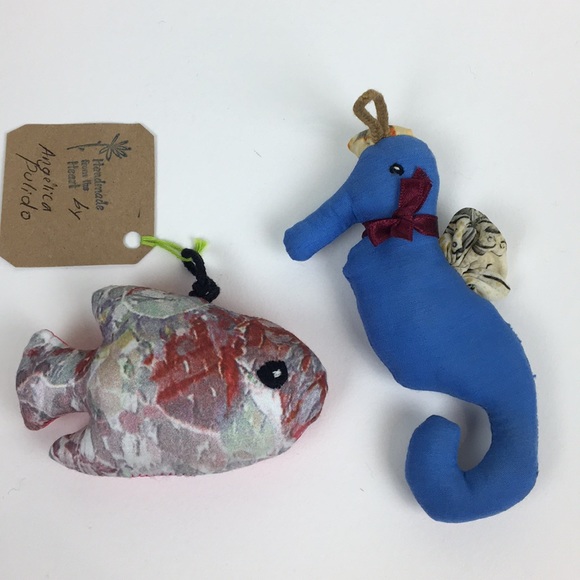 One handmade seahorse keychain ornament - Picture 5 of 5